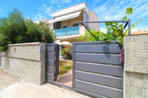 Apartment and room Ramzija 2193